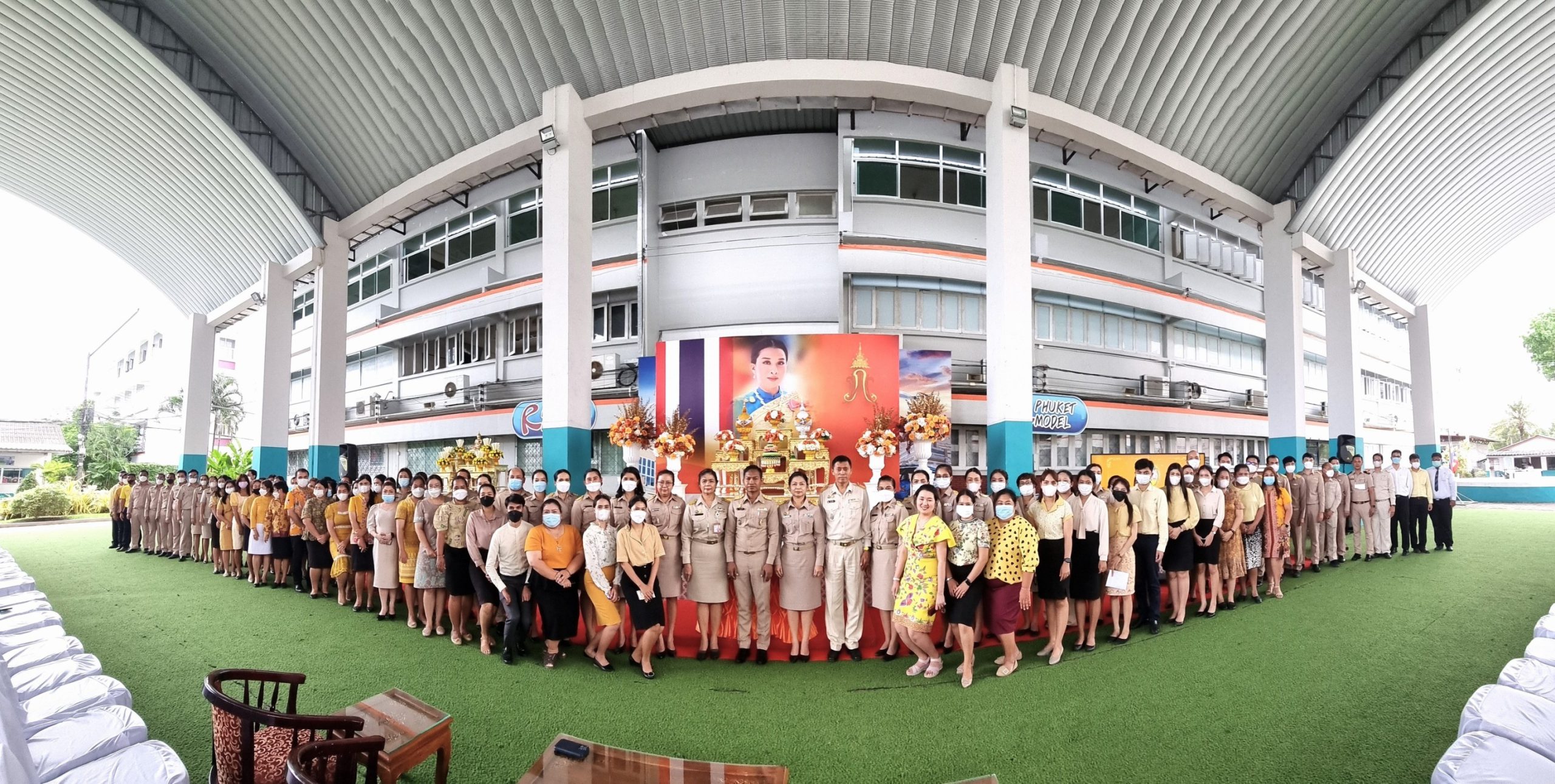 ร่วมพิธีลงนามถวายพระพรชัยมงคล และสวดมนต์ อธิฐานจิต เพื่อถวายเป็นพระราชกุศลแด่ สมเด็จพระเจ้าลูกเธอ เจ้าฟ้าพัชรกิติยาภาฯ