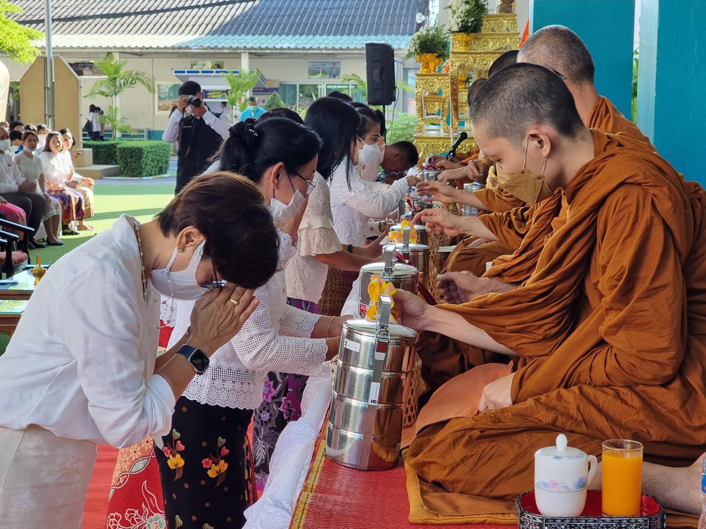 ร่วมกิจกรรมทำบุญตักบาตร พิธีเจริญพระพุทธมนต์ และเจริญจิตภาวนาเพื่อถวายพระพรแด่สมเด็จพระเจ้าลูกเธอ เจ้าฟ้าพัชรกิติยาภาฯ